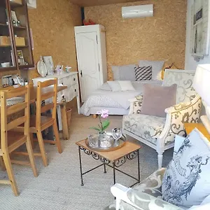 Le Laboratoire Shabby Chic De La Parfumerie Du Manoir Chavagne